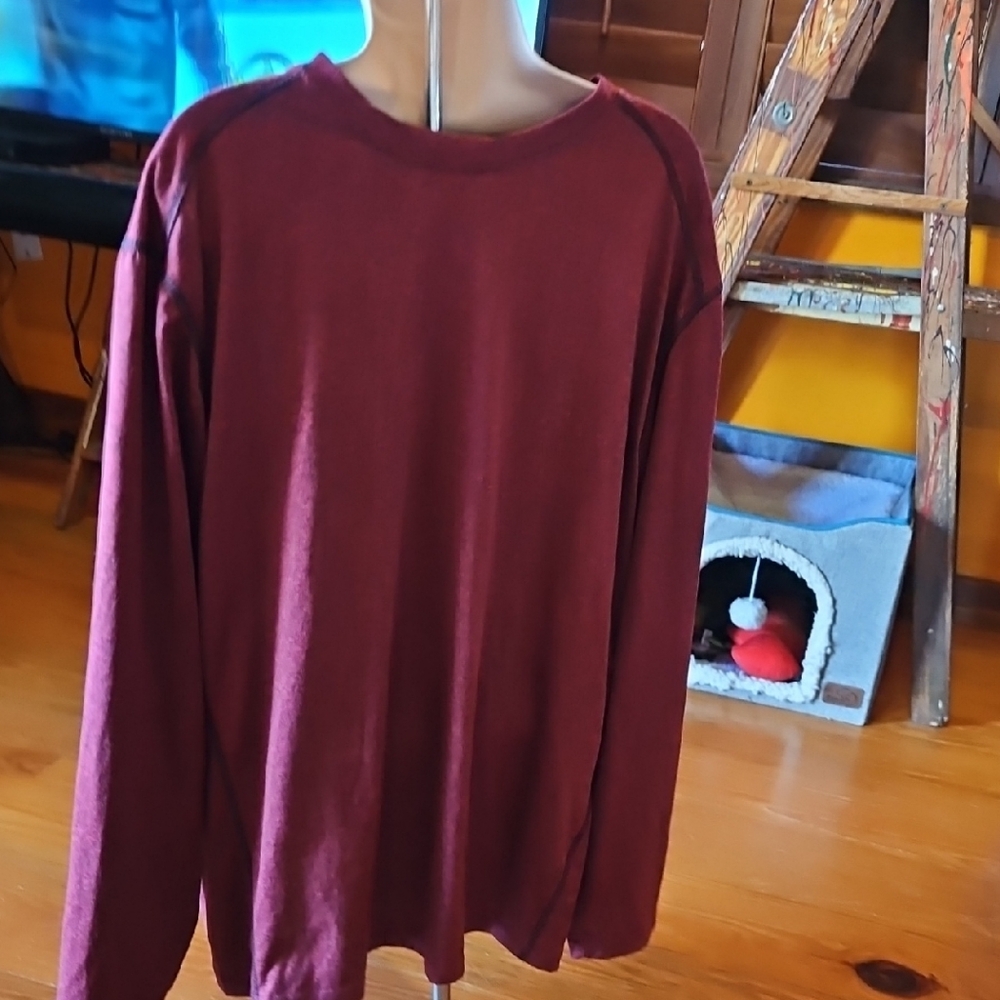 Russell Athletic Men's Long-Sleeve Crewneck in Wine